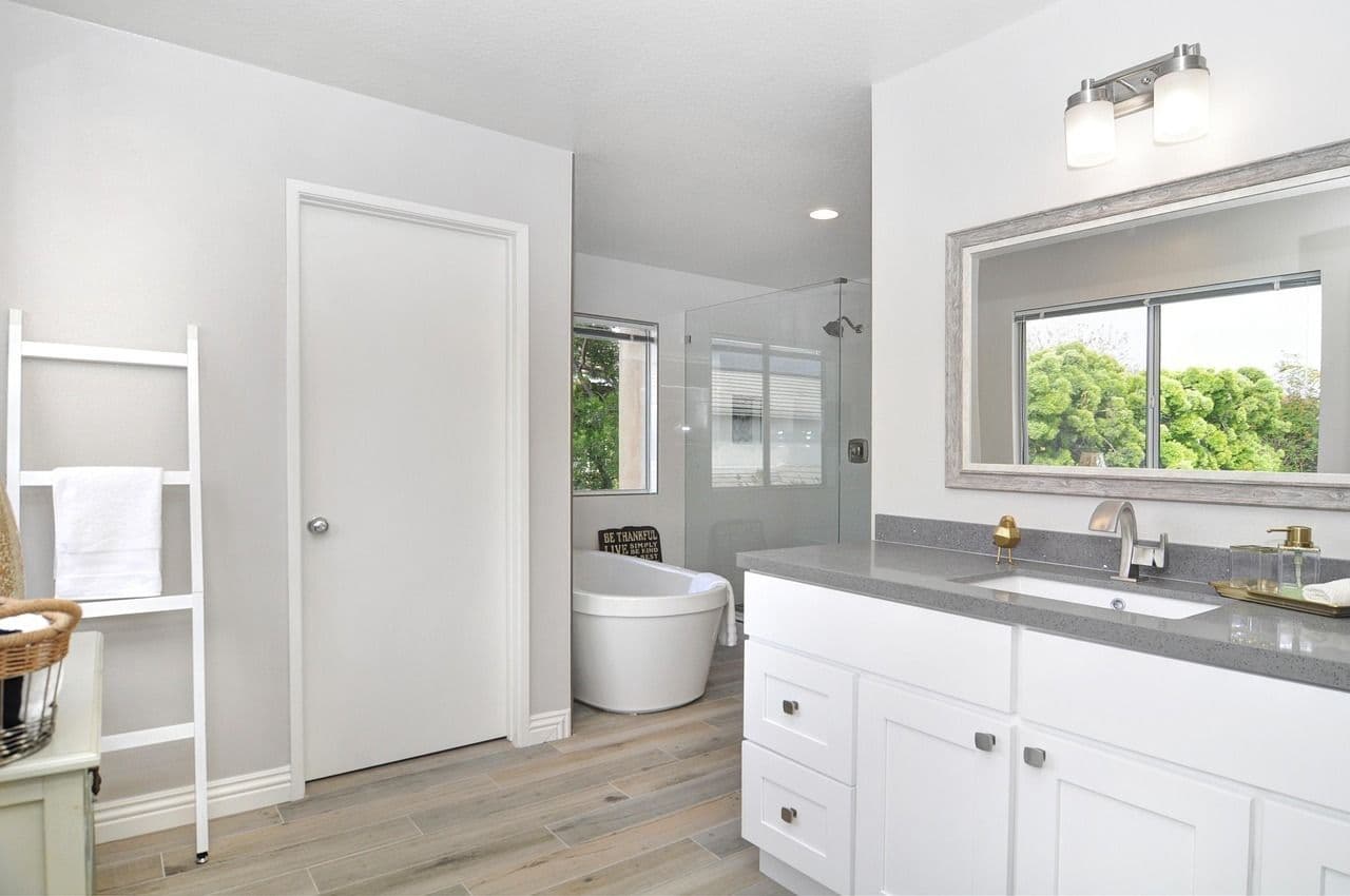imgi_1_bathroom-4130000_1280.jpg